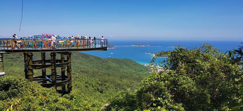 我们在热带天堂森林公园玻璃栈道