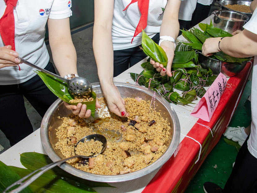 环宇汽车“粽情端午”包粽子比赛