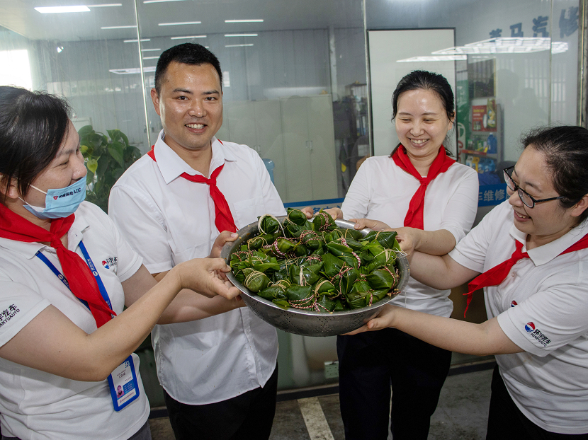 环宇汽车“粽情端午”包粽子比赛