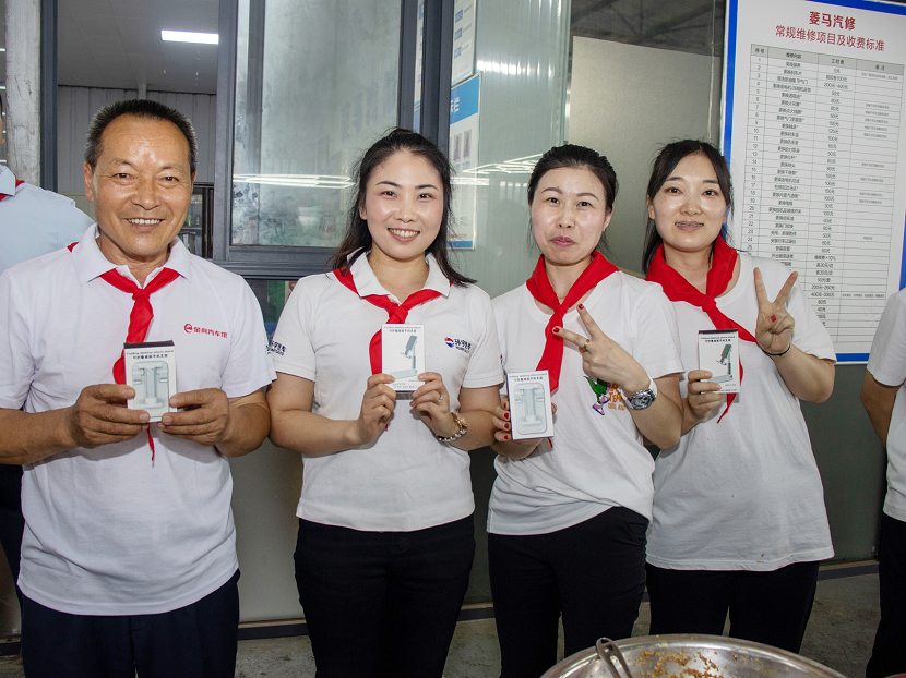 环宇汽车“粽情端午”包粽子比赛