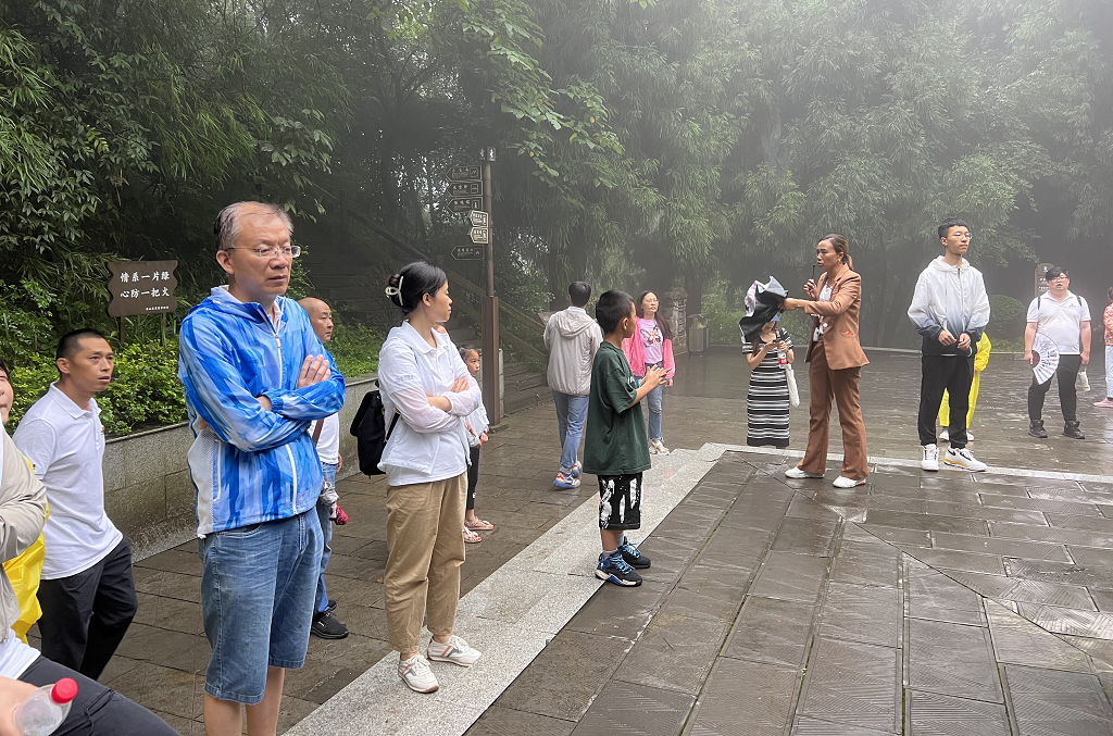 雄关漫道真如铁，而今迈步从头越-----环宇好车党支部庆祝建党 102 周年主题活动