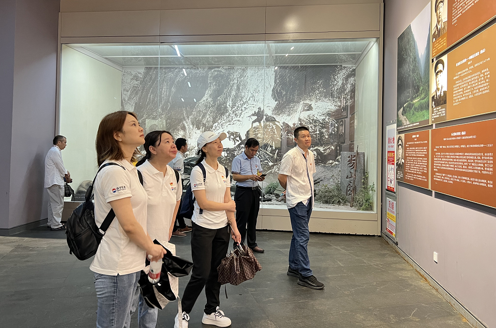 雄关漫道真如铁，而今迈步从头越-----环宇好车党支部庆祝建党 102 周年主题活动