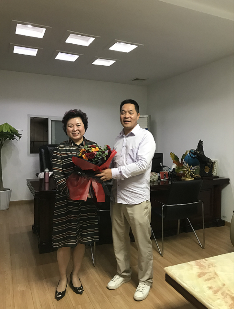 环宇汽车母亲节关怀