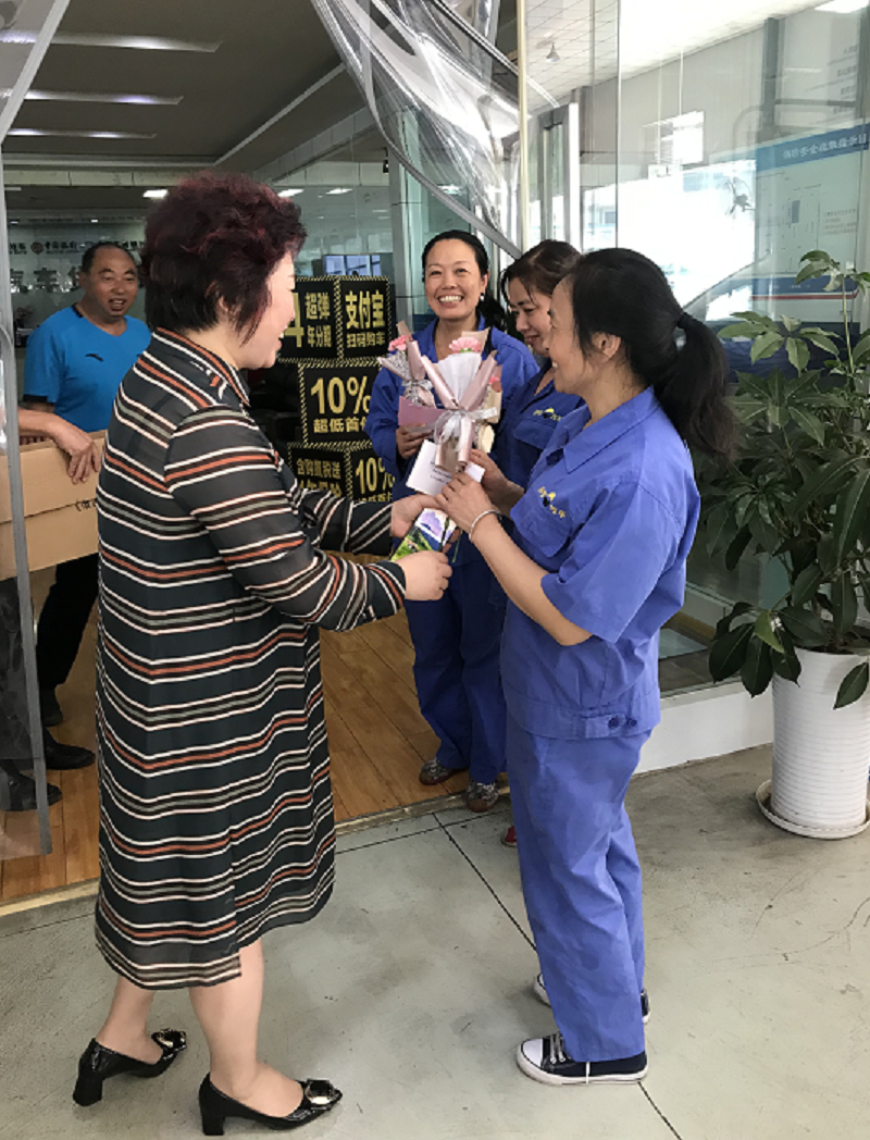 环宇汽车母亲节关怀