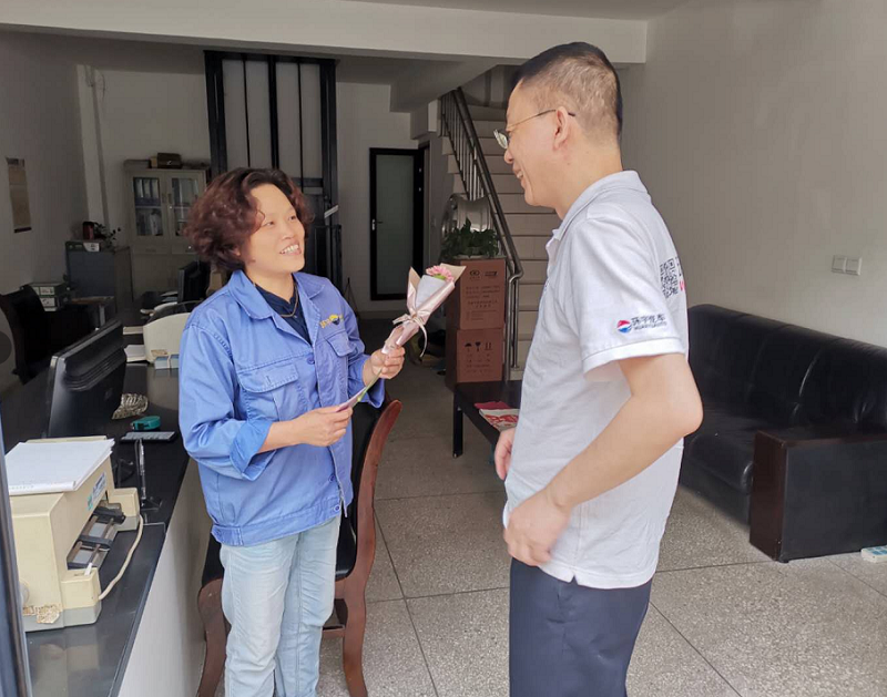 环宇汽车母亲节关怀