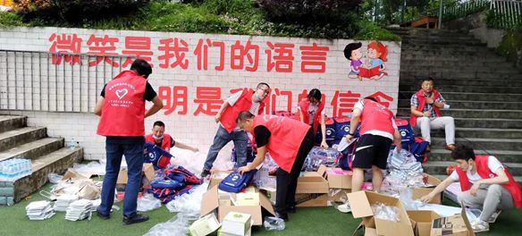 2022“大爱飞扬，童梦启航”环宇汽车公益活动走进双河口镇中心小学校