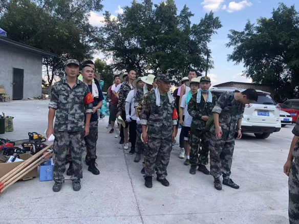 山火无情人有情，环宇人逆行而上