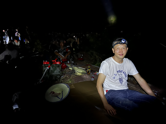 山火无情人有情，环宇人逆行而上