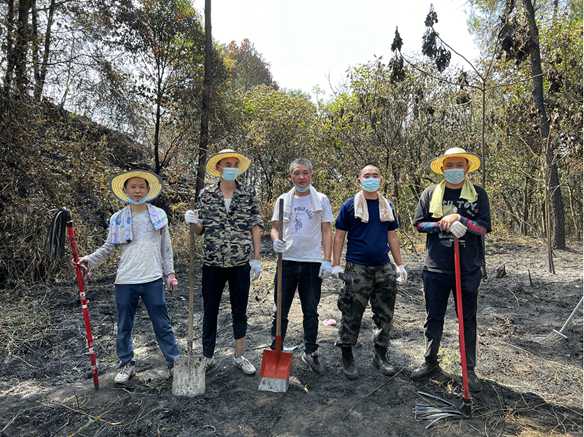 山火无情人有情，环宇人逆行而上