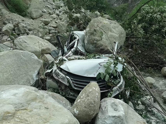 环宇汽车员工志愿者赶赴泸定地震灾区参加抢险工作