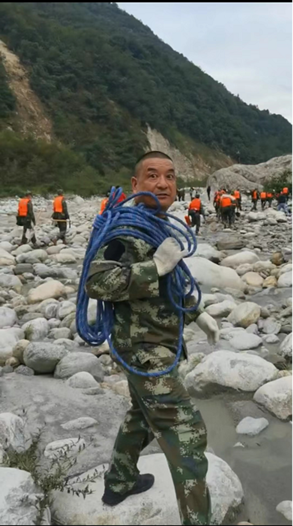 环宇汽车员工志愿者赶赴泸定地震灾区参加抢险工作