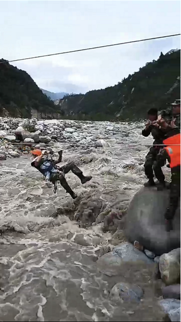 环宇汽车员工志愿者赶赴泸定地震灾区参加抢险工作