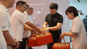 砥砺前行  感恩有您    ---环宇汽车成立23周年感恩老员工庆典