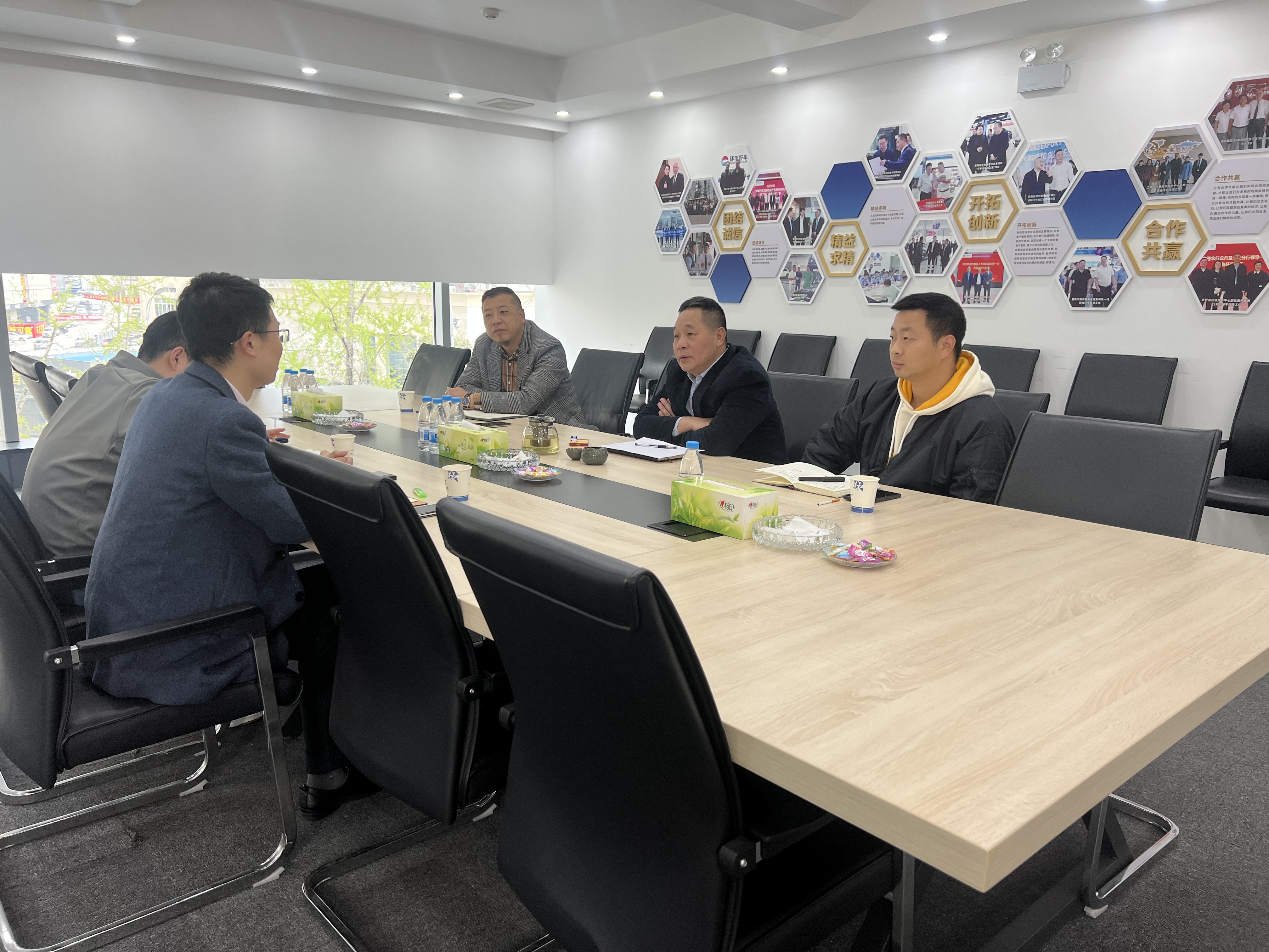 成渝双城二手车出口基地共谋发展