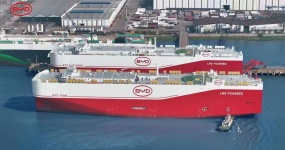 新能源汽车出海2.0：从“卖车”到“建生态”