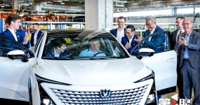 “渝车出海”新叙事 山城汽车产业 向“优”攀“高”