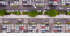 二手车出海4年涨100倍：有人高价收车，有人血本无归