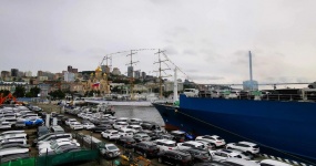 俄罗斯远东口岸半年进口近20万辆车：海参崴仍是个人购车门户 