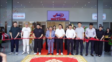乘“一带一路”东风，深耕柬埔寨汽车市场｜中国（重庆·巴南）二手车出口基地海外店DG MOTORS金边店乔迁新址盛大开业