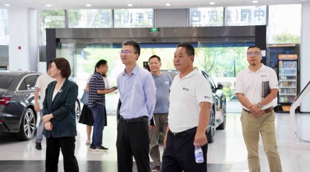 市商务委对外贸易管理处李国田处长一行调研中国（重庆·巴南）二手车出口基地